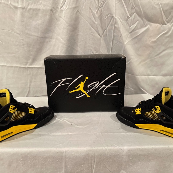 Air Jordan 4 Retro
